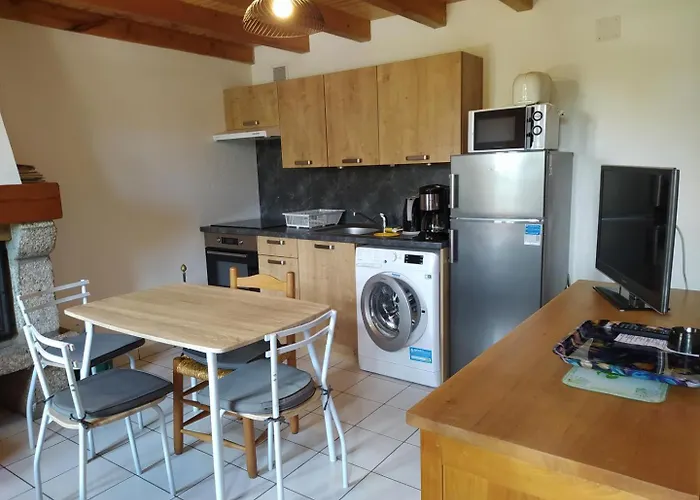 De France 3/4 Personnes A Ferluguet Sainte-Eulalie (Lozere)