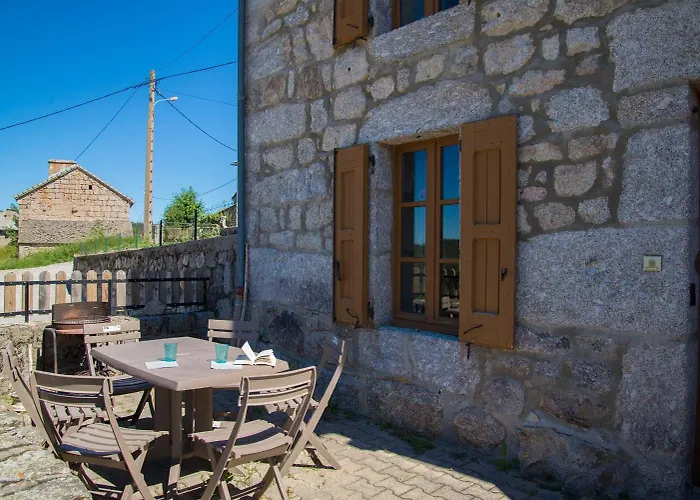 De France 3/4 Personnes A Ferluguet * Sainte-Eulalie (Lozere)